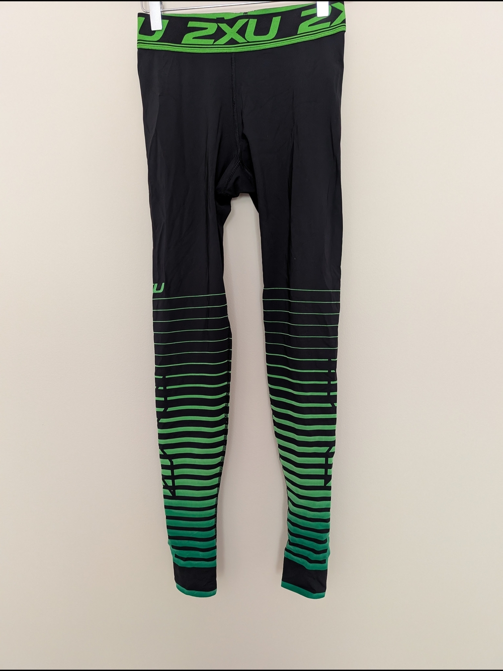2XU Black Leggings with Green Gradient Stripe Detail